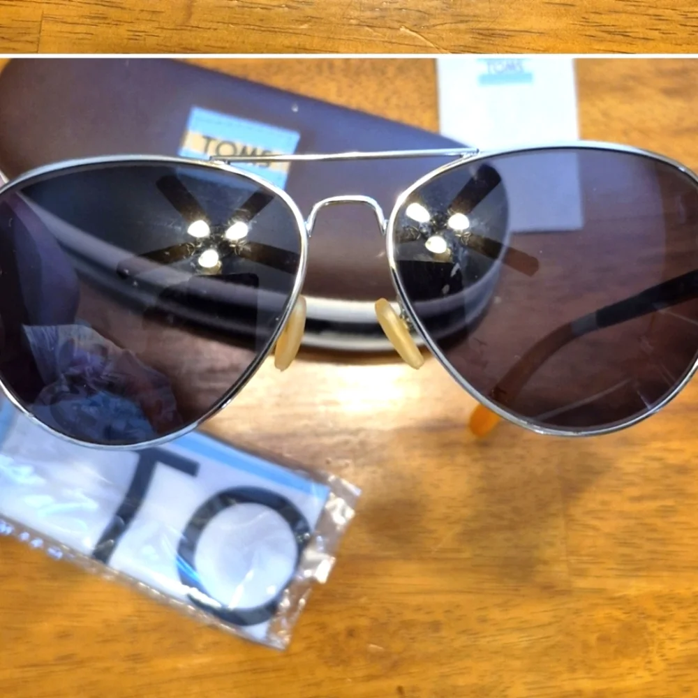 Toms Brown Glasses In Case With Cloth - Picture 2 of 8